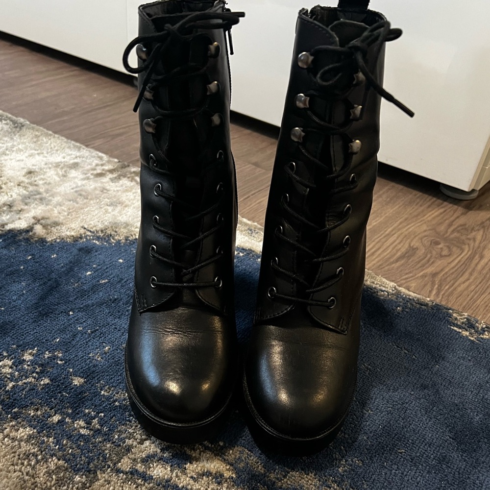 Steve Madden Loring boots